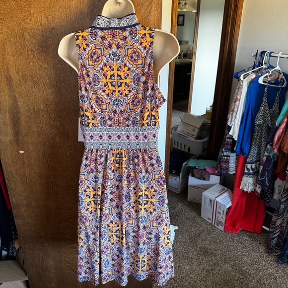 Elegant Multicolor Patterned Dress - Picture 3 of 5